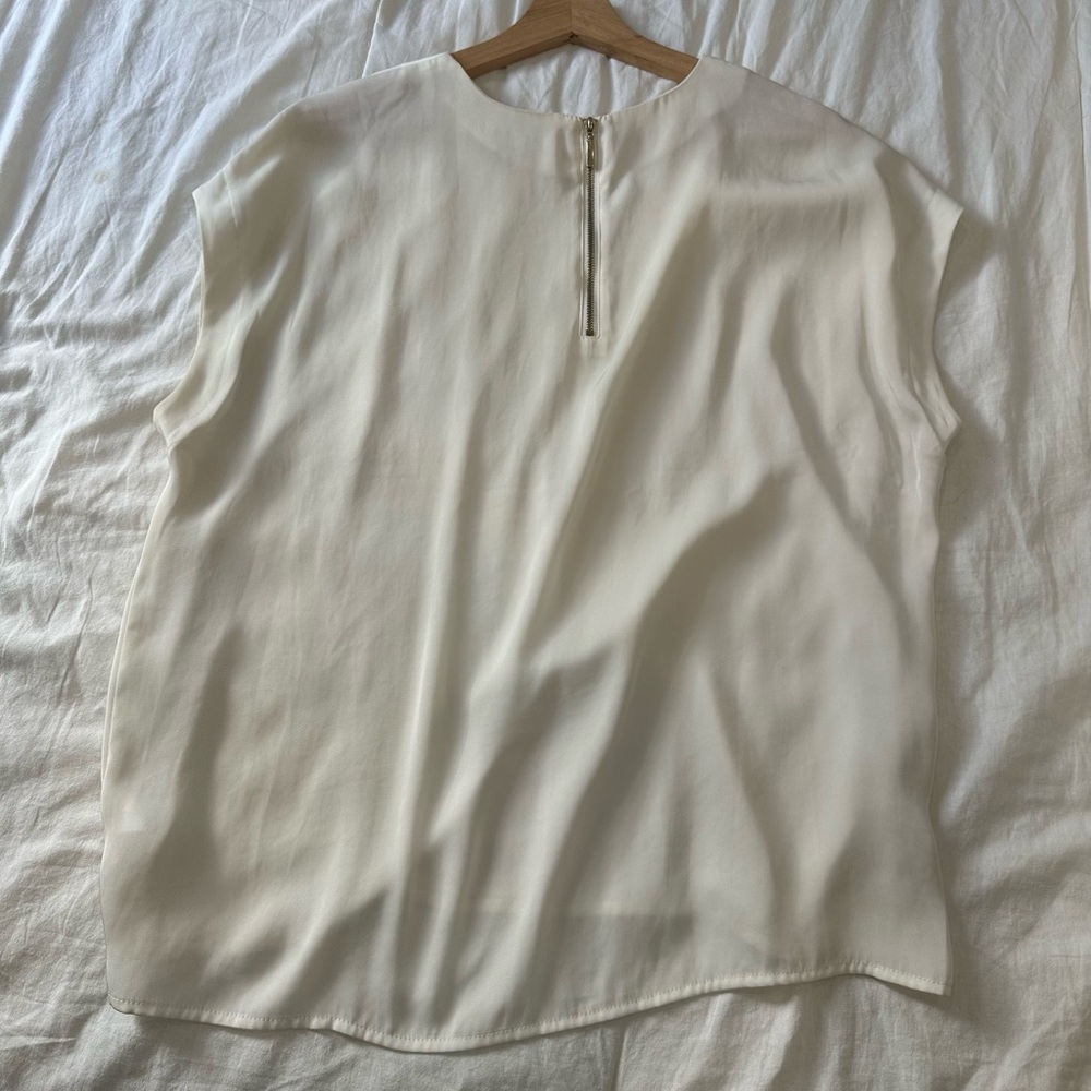 Express Cream Sleeveless Top - Picture 5 of 6